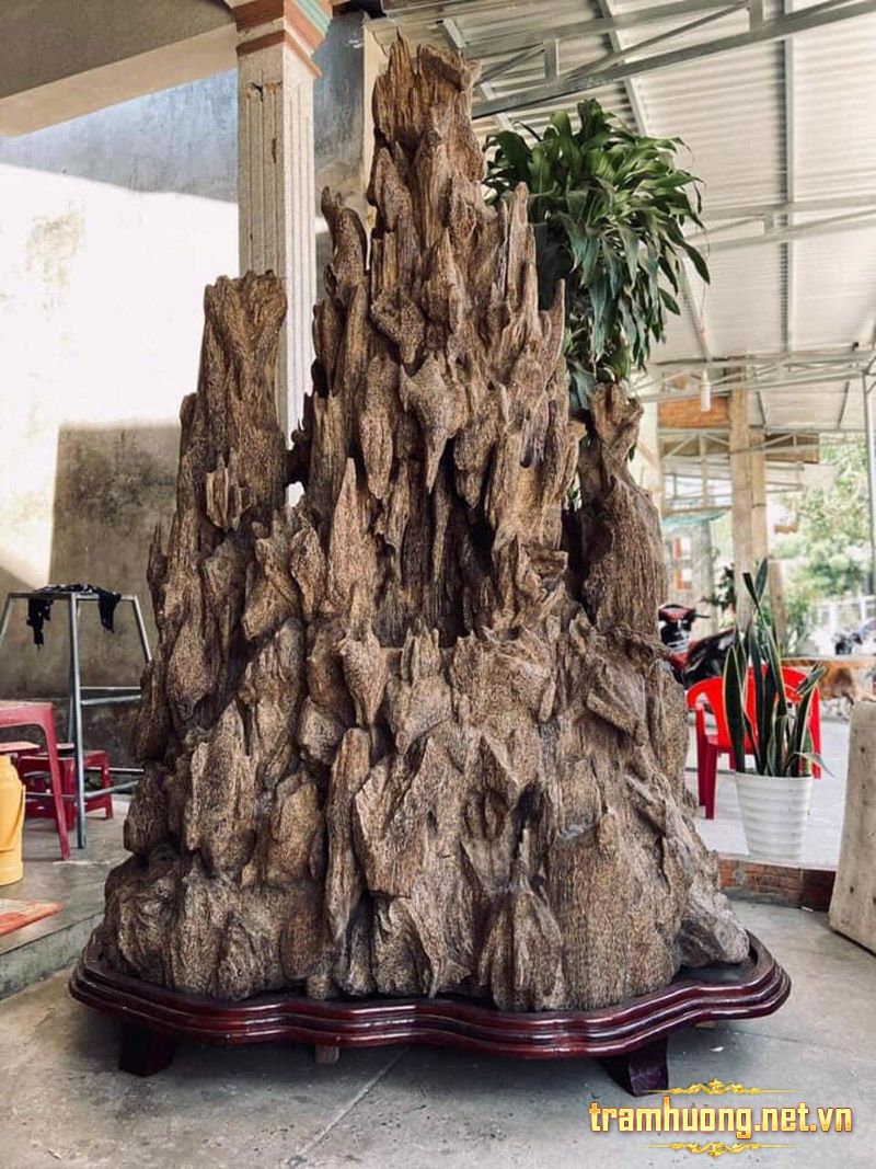 Lũa trầm hương nguyên cây hình núi non thiên nhiên cao cấp 1